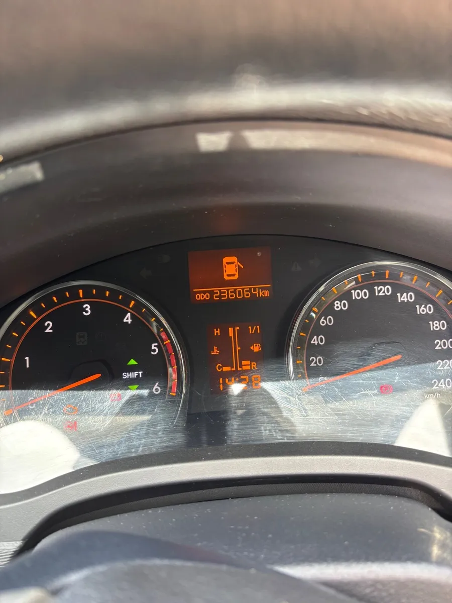 Toyota Avensis 2010 - Image 3