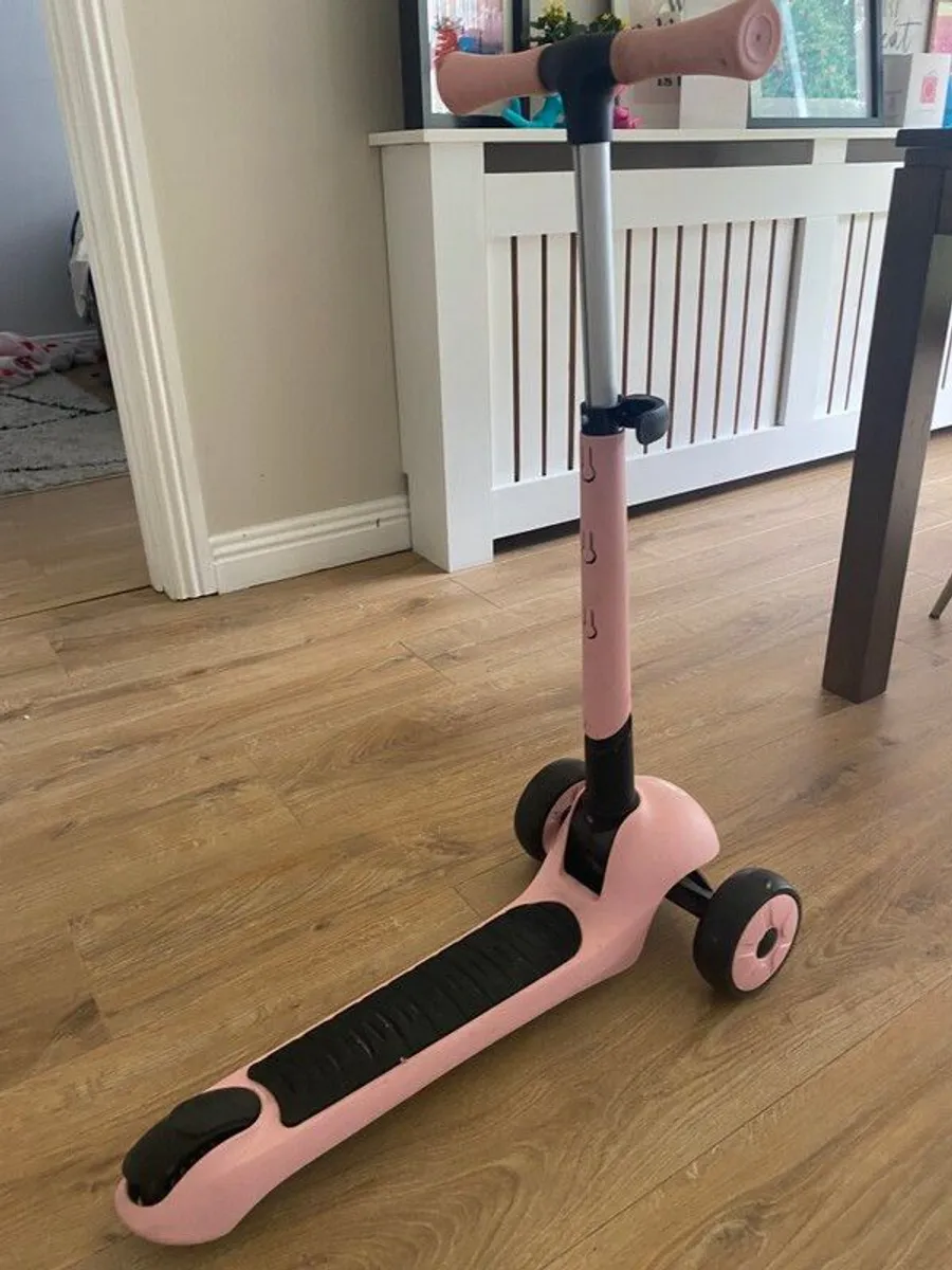 iSporter Deluxe Folding Scooter with RGB Lights Pink - Image 1