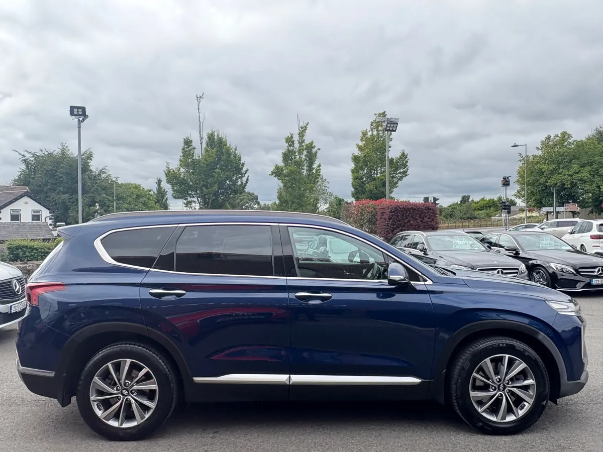 191 Hyundai Santa Fe Executive Plus *7 Seater - Image 4