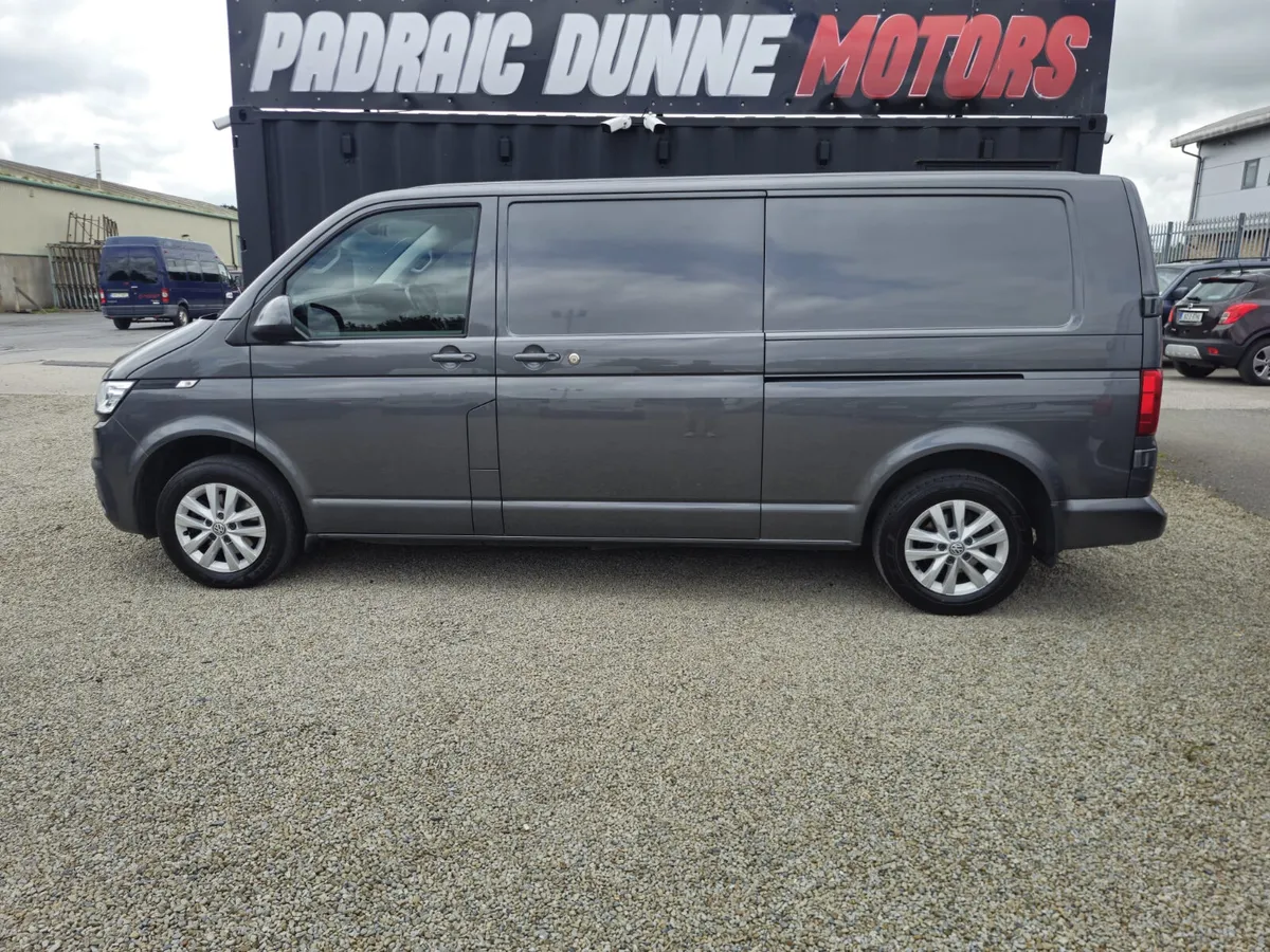 202 VW Transporter Highline DSG 4Motion - Image 3