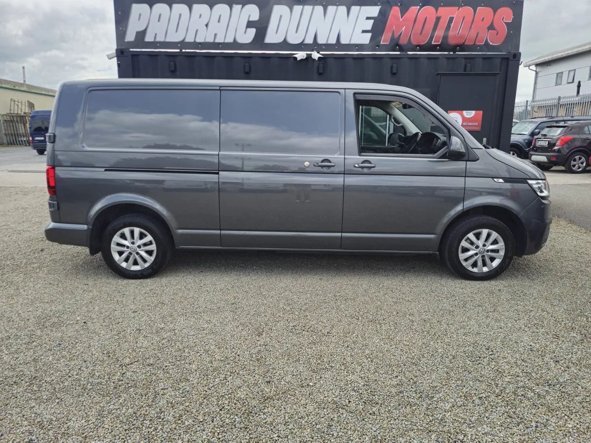 202 VW Transporter Highline DSG 4Motion - Image 4