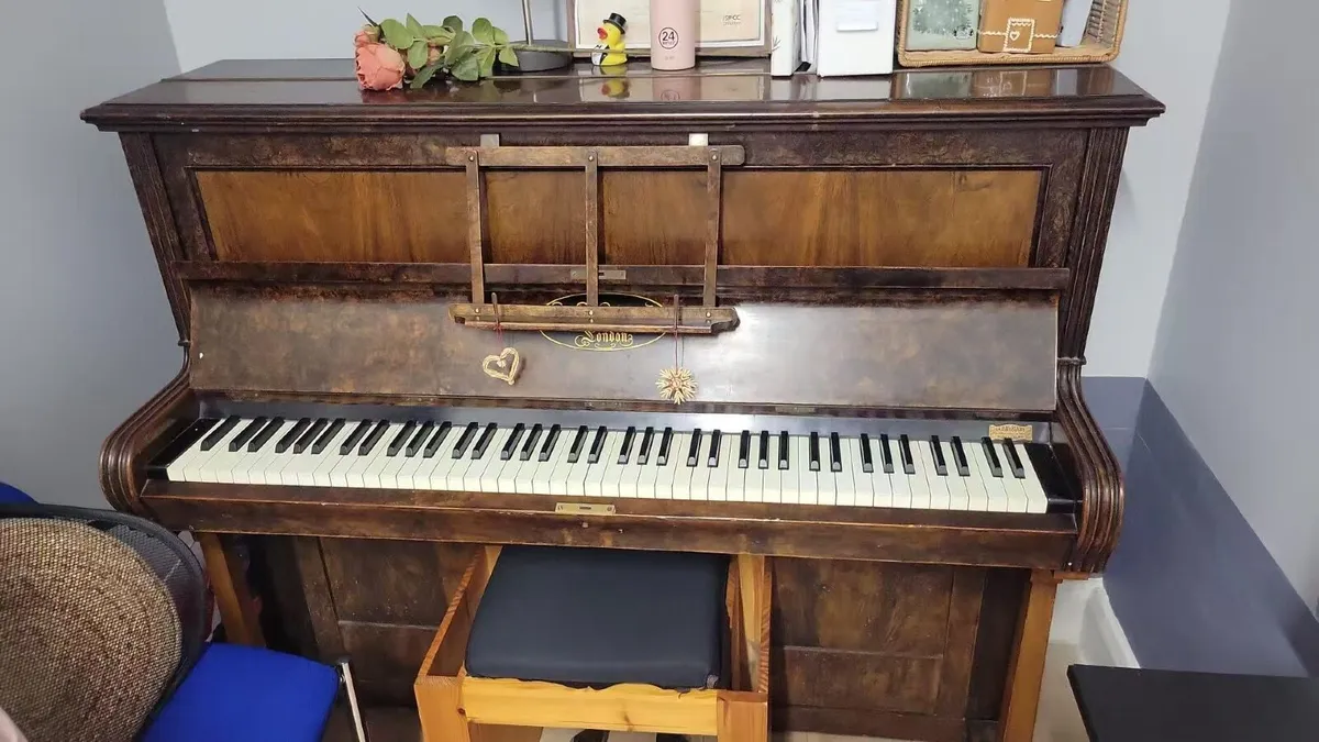 Second-hand upright piano - Image 1