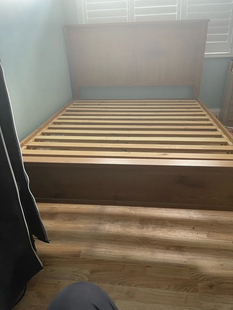 Bed frame - Image 1