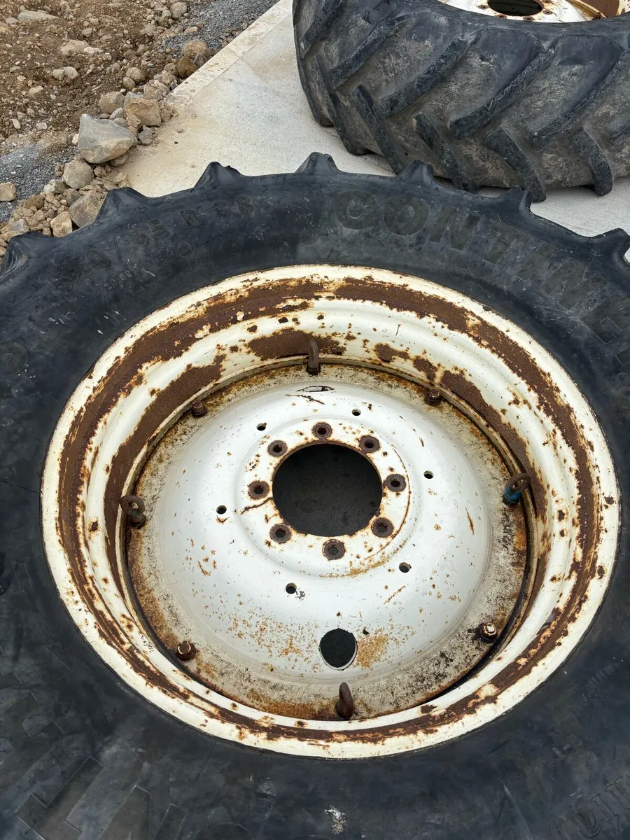 Newholland rims and tyres tm155 - Image 1