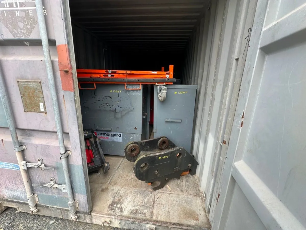 20 x 8 shipping container (  2 of ) ....1257T - Image 3