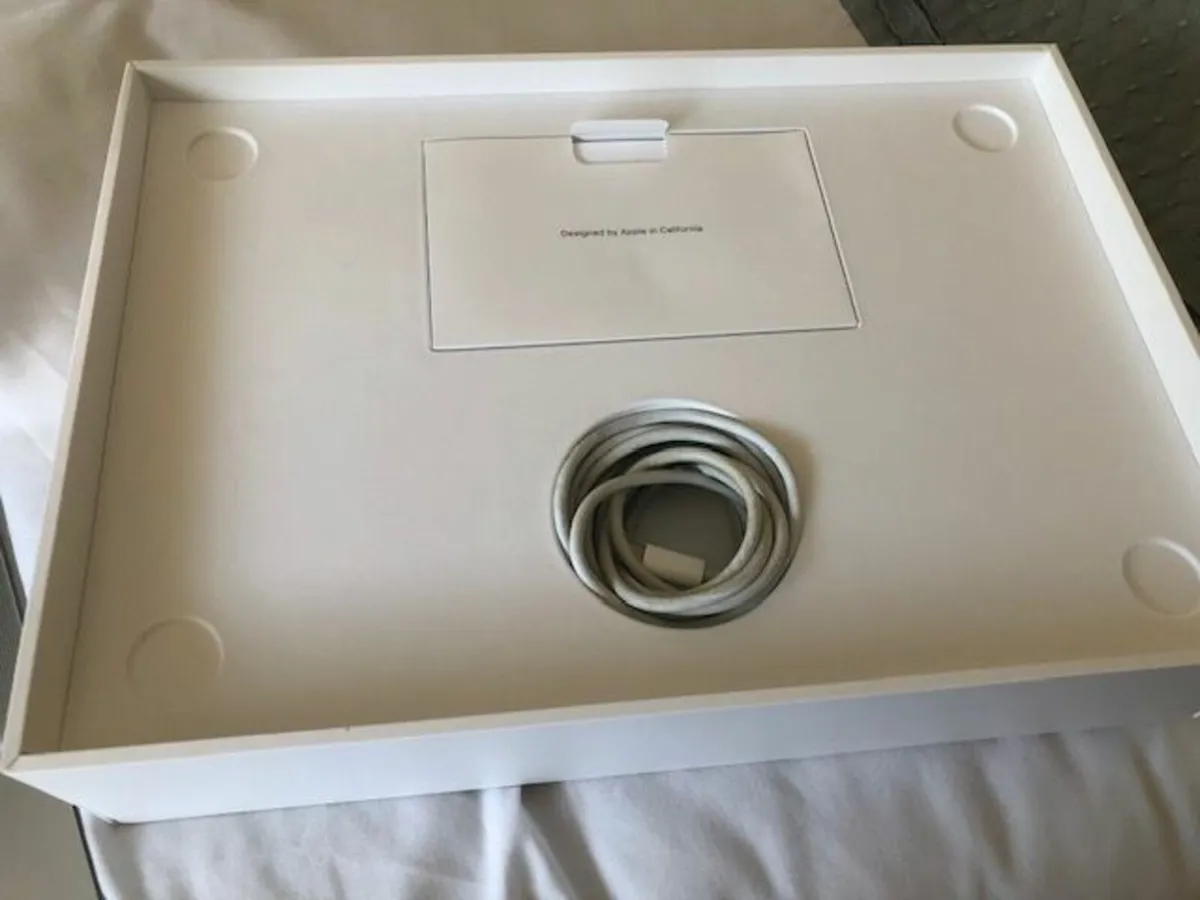 MacBook Air - Image 3