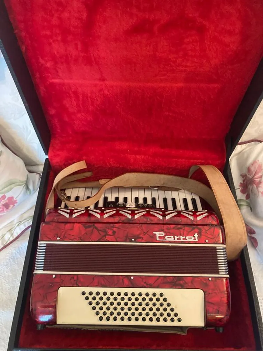 Parrot Accordian - Ruby red 34 Key, 72 Bass - Image 2