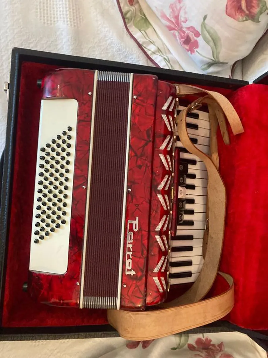 Parrot Accordian - Ruby red 34 Key, 72 Bass - Image 3