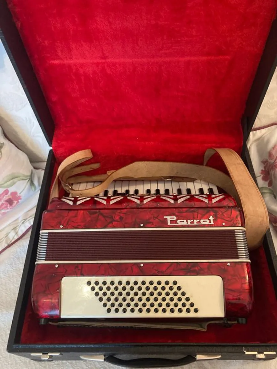 Parrot Accordian - Ruby red 34 Key, 72 Bass - Image 4