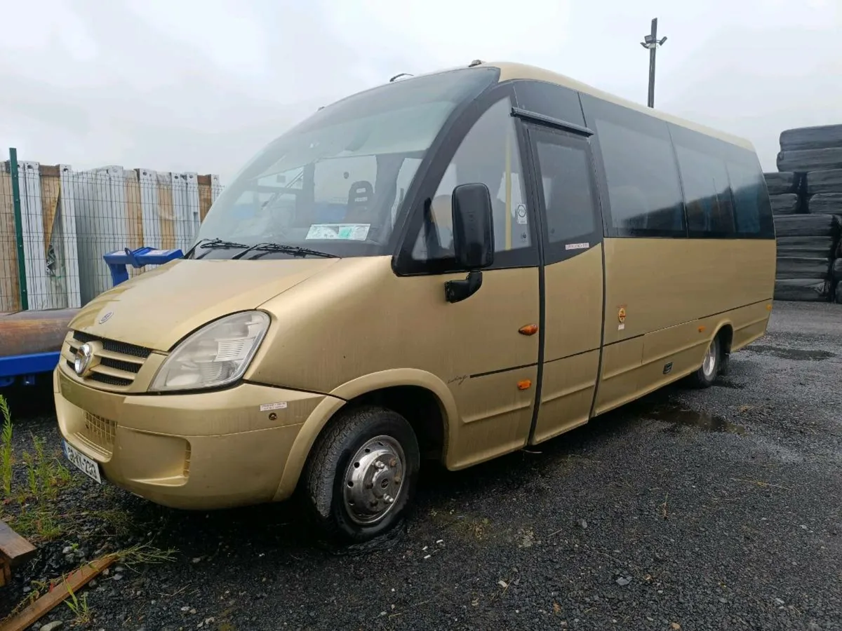 Iveco Daily Wing 24 seater 08 - Image 2