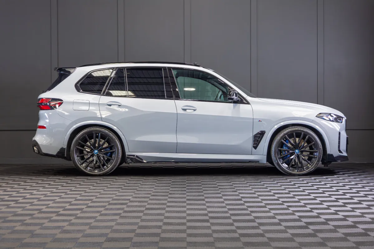 2025 BMW X5 X-Drive 50e M-Sport - Image 2