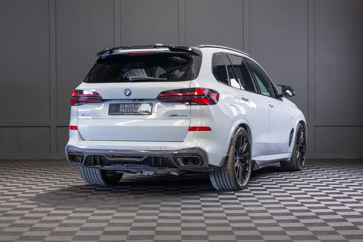 2025 BMW X5 X-Drive 50e M-Sport - Image 3