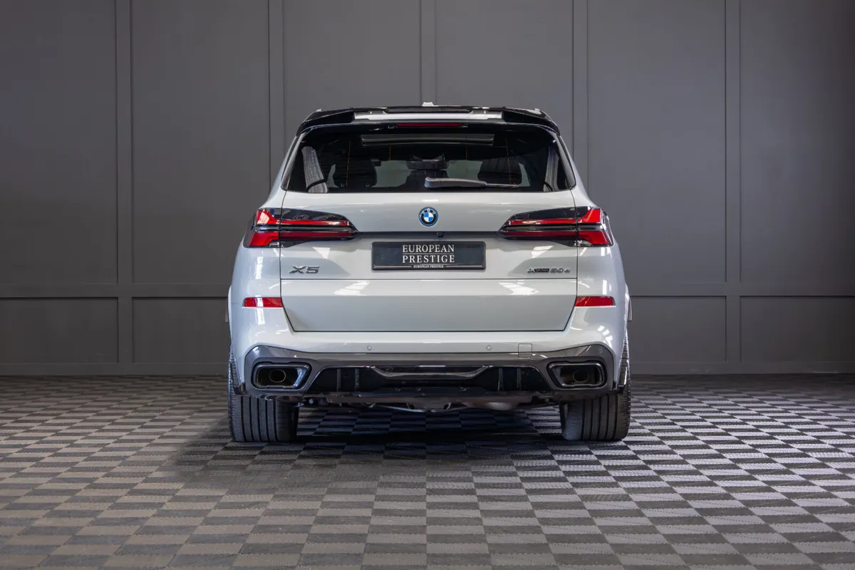 2025 BMW X5 X-Drive 50e M-Sport - Image 4