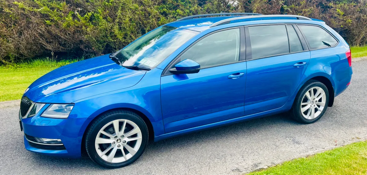 2017 SKODA OCTAVIA ESTATE AUTOMATIC - Image 2
