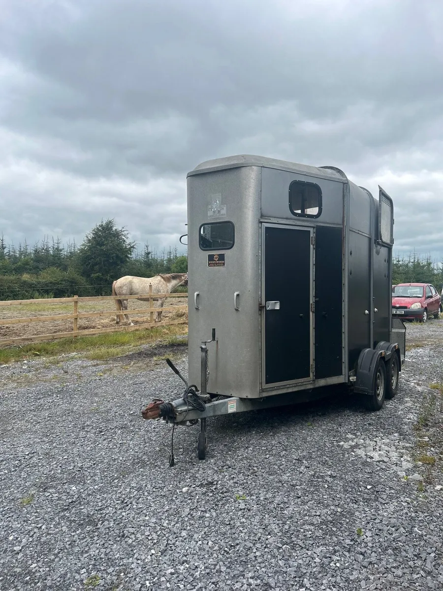 505 Horsebox for sale - Image 1