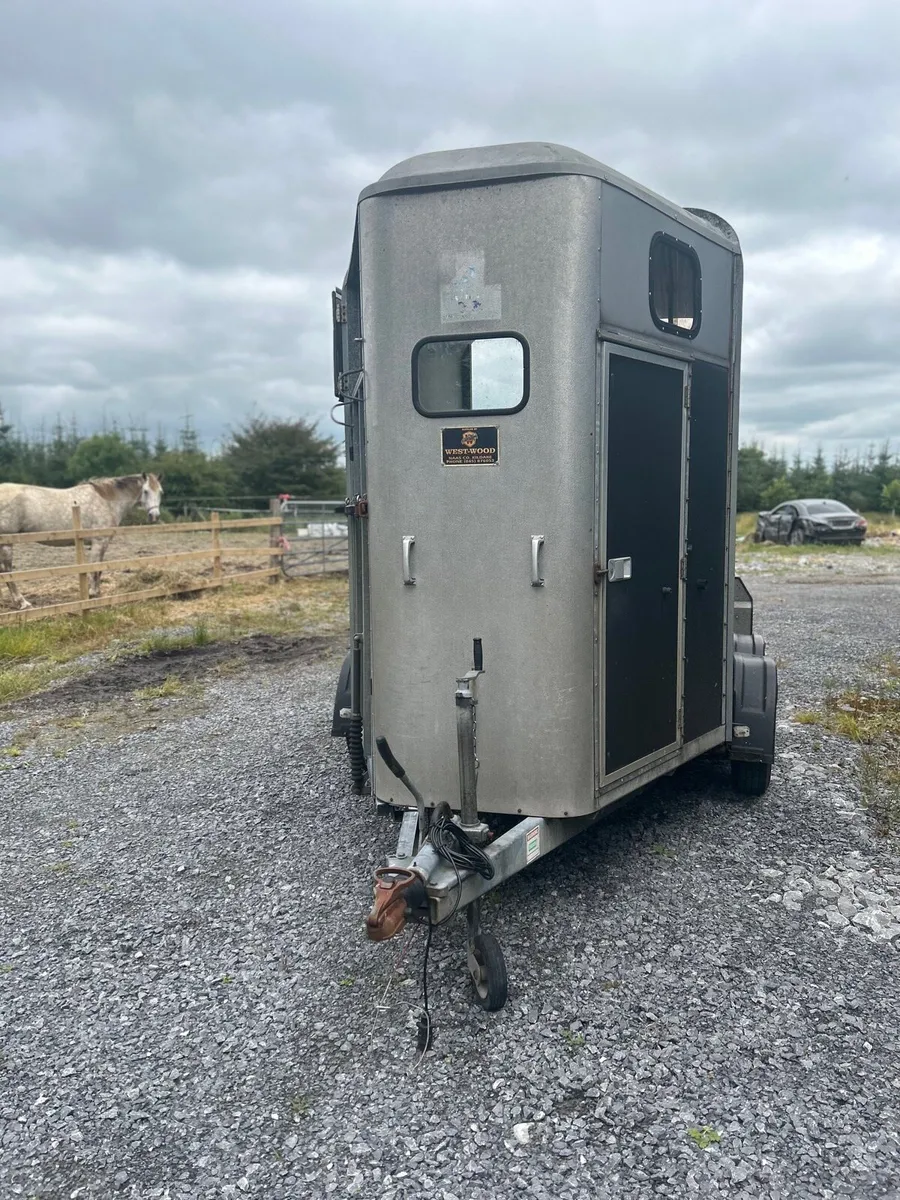 505 Horsebox for sale - Image 2