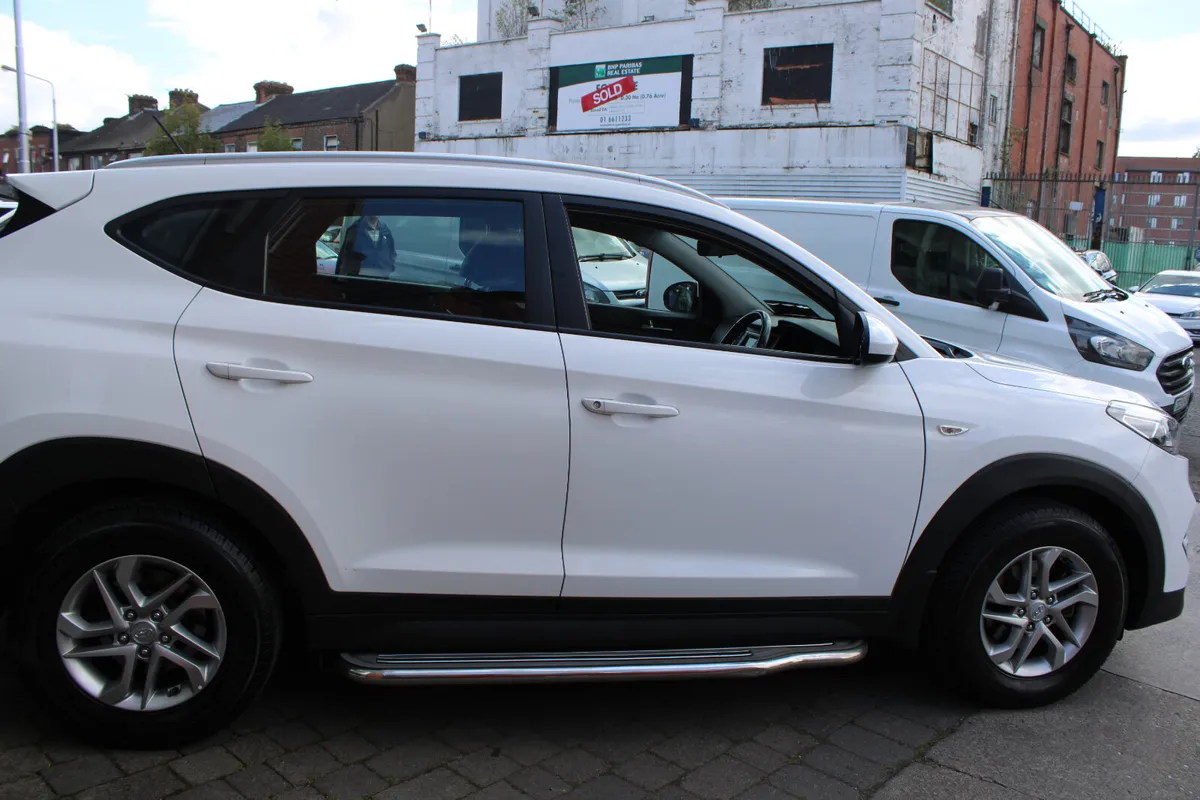 Hyundai Tucson 1.7 COMFORT 2016 - Image 3