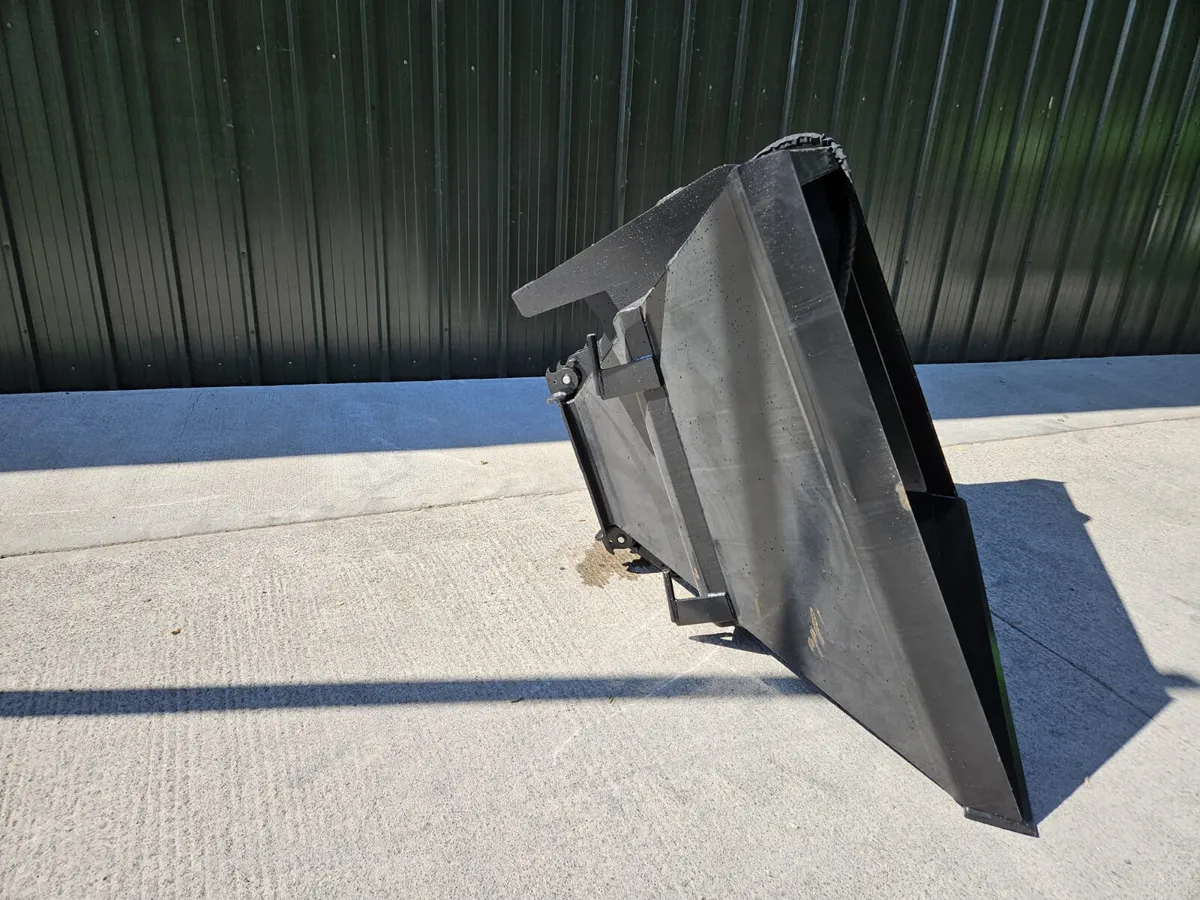 Rhino Self Loading Bag Filling Bucket - Image 1