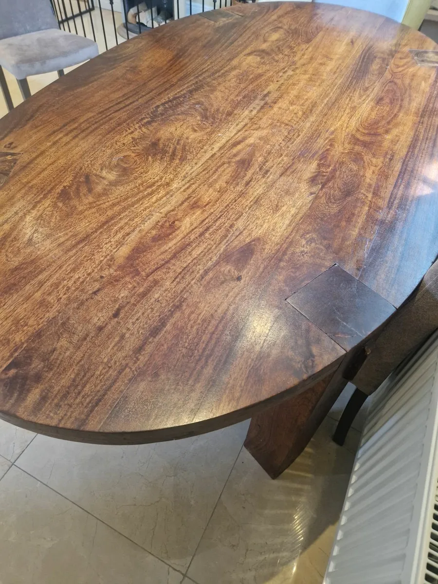 Dining table and 6 dining chairs - Image 2