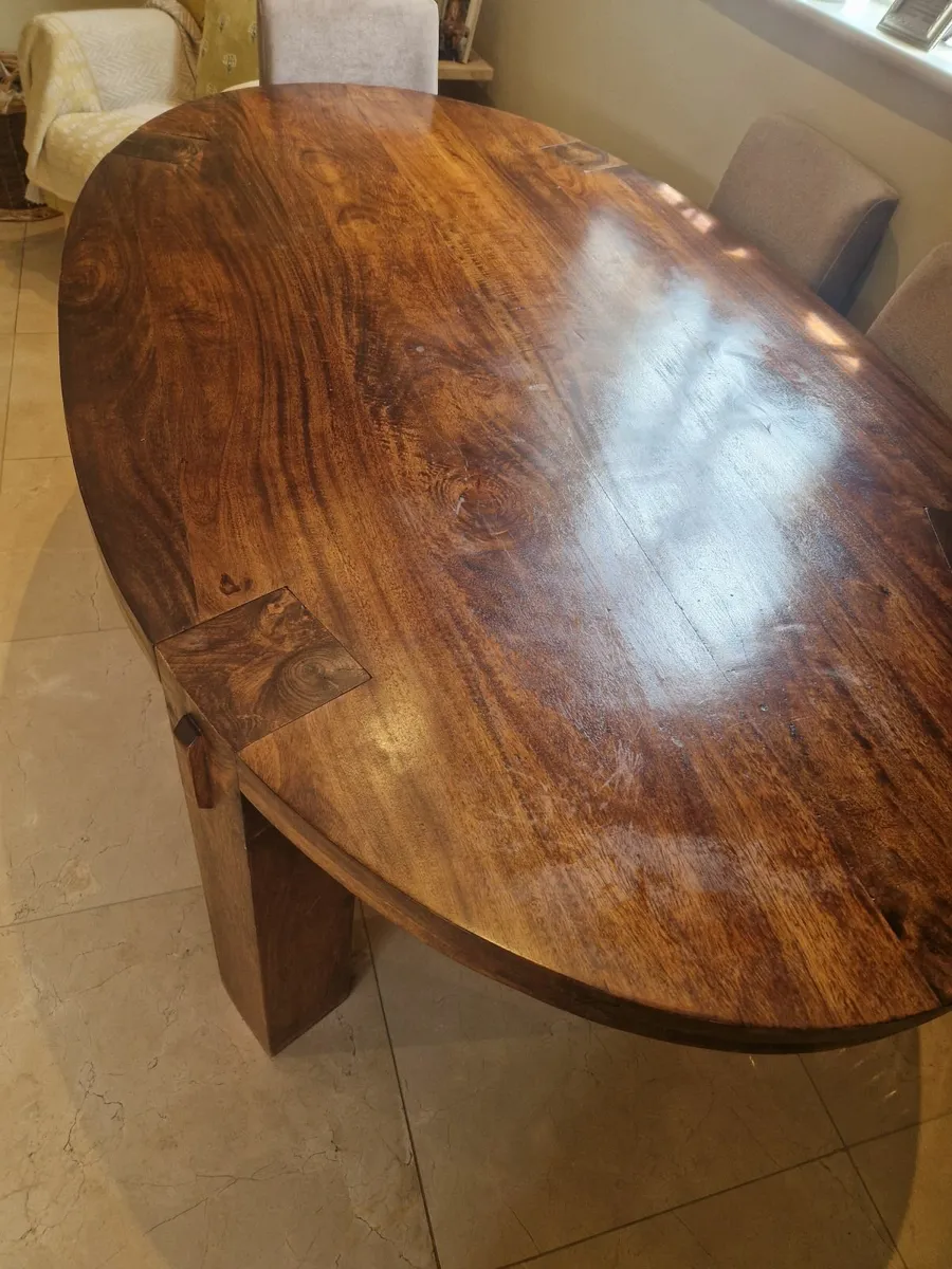 Dining table and 6 dining chairs - Image 3