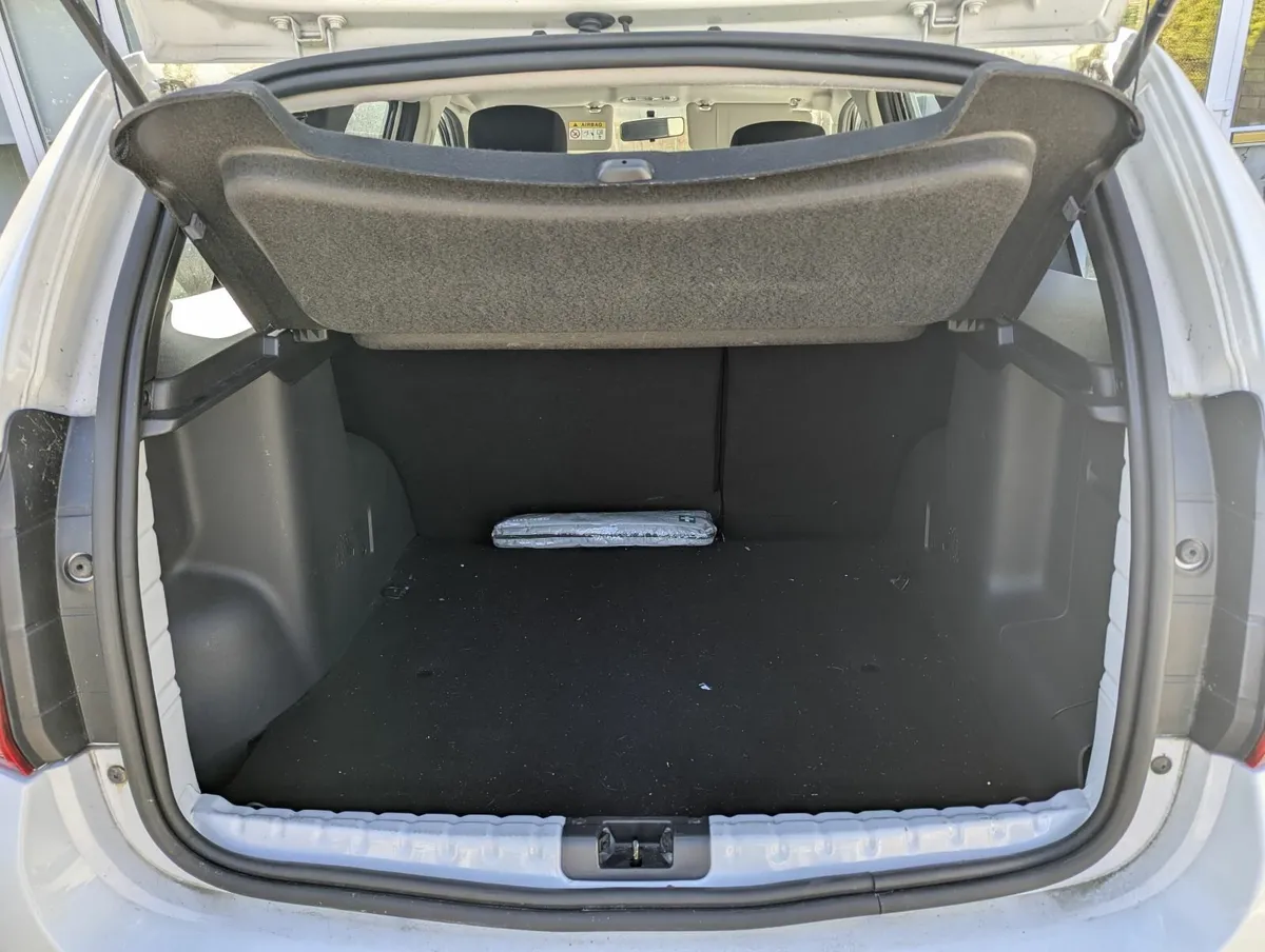 Dacia Duster 2017  *PRESTIGE VERY LOW MILEAGE* SUV - Image 3