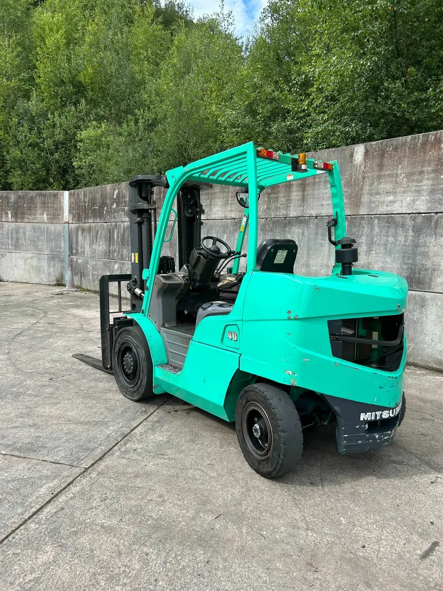FORKLIFT - Image 1
