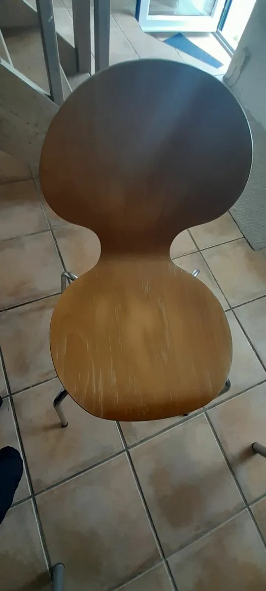 Kitchen table and chairs - Image 2