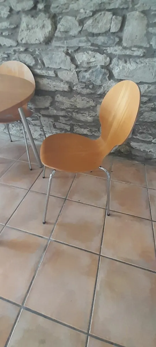 Kitchen table and chairs - Image 4