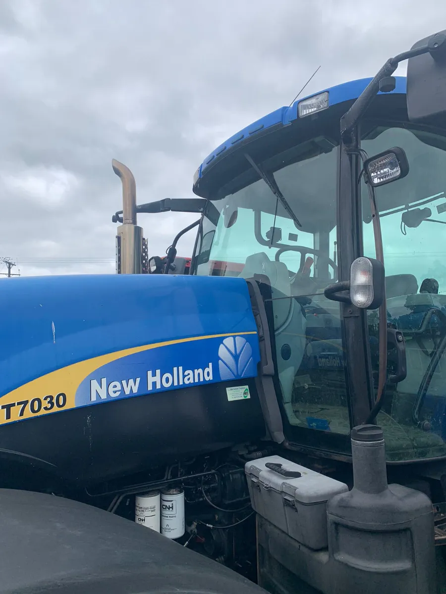 2011 New Holland T7030 Power Command - Image 2
