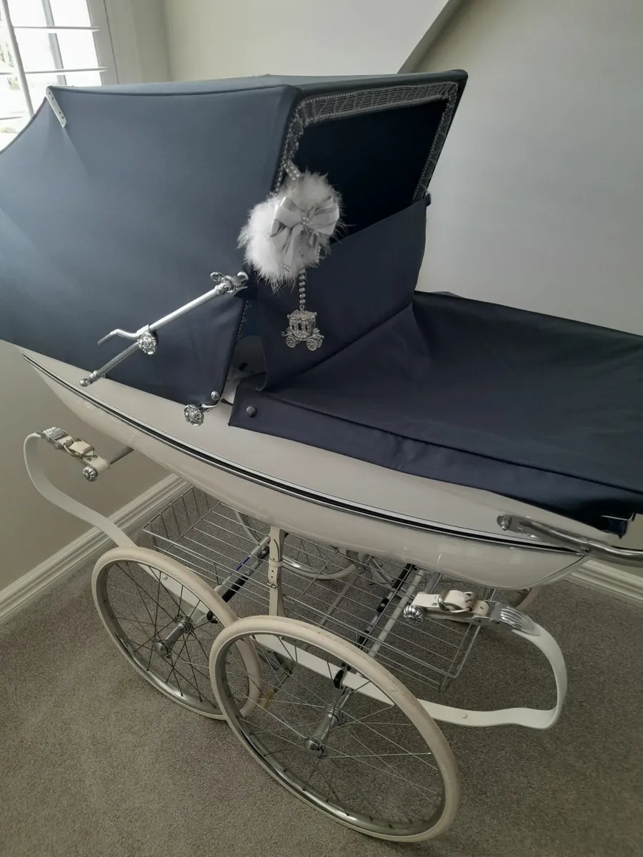 SILVERCROSS BALMORAL BABY COACHBUILT PRAM - Image 3