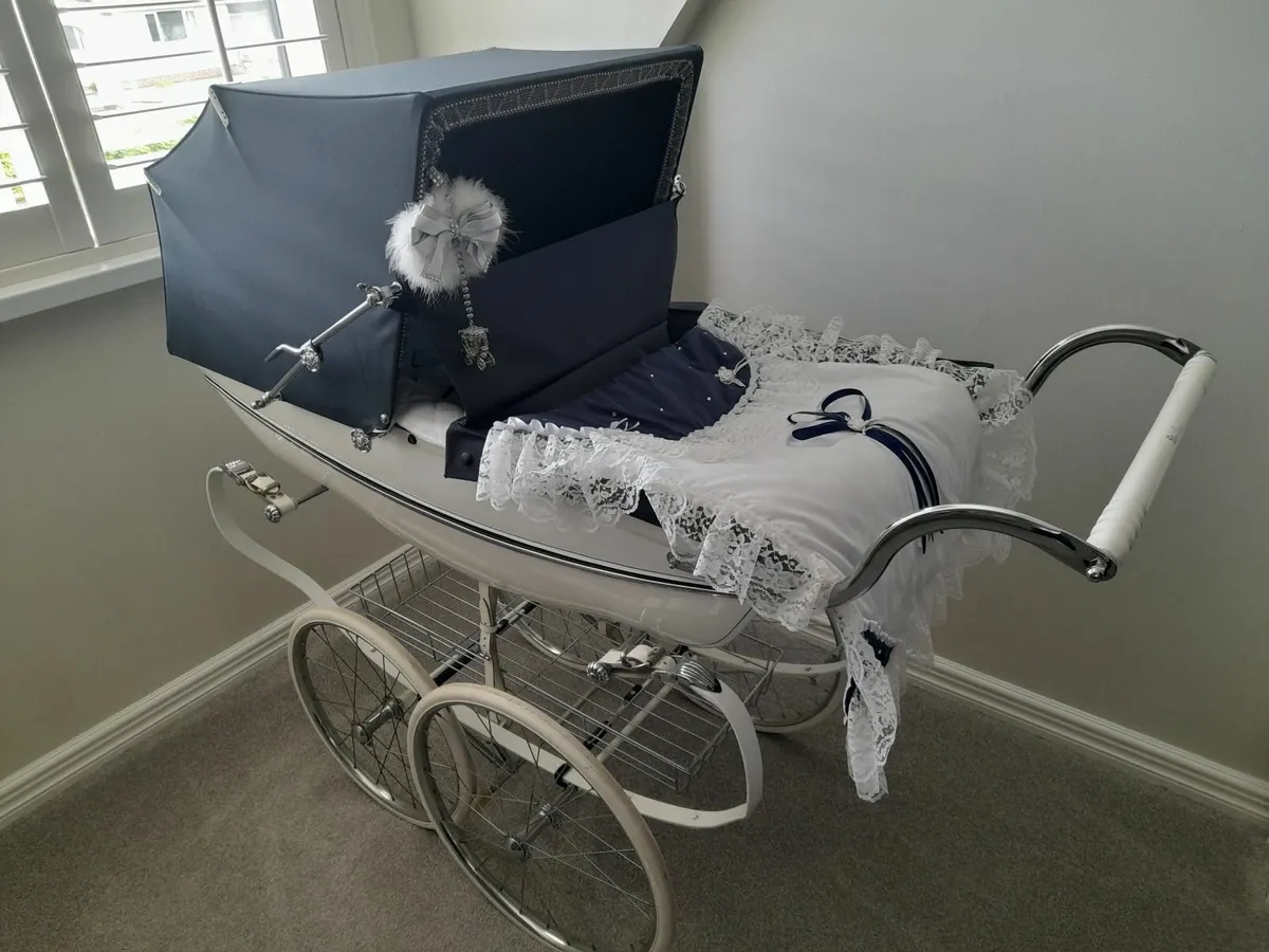 SILVERCROSS BALMORAL BABY COACHBUILT PRAM - Image 1