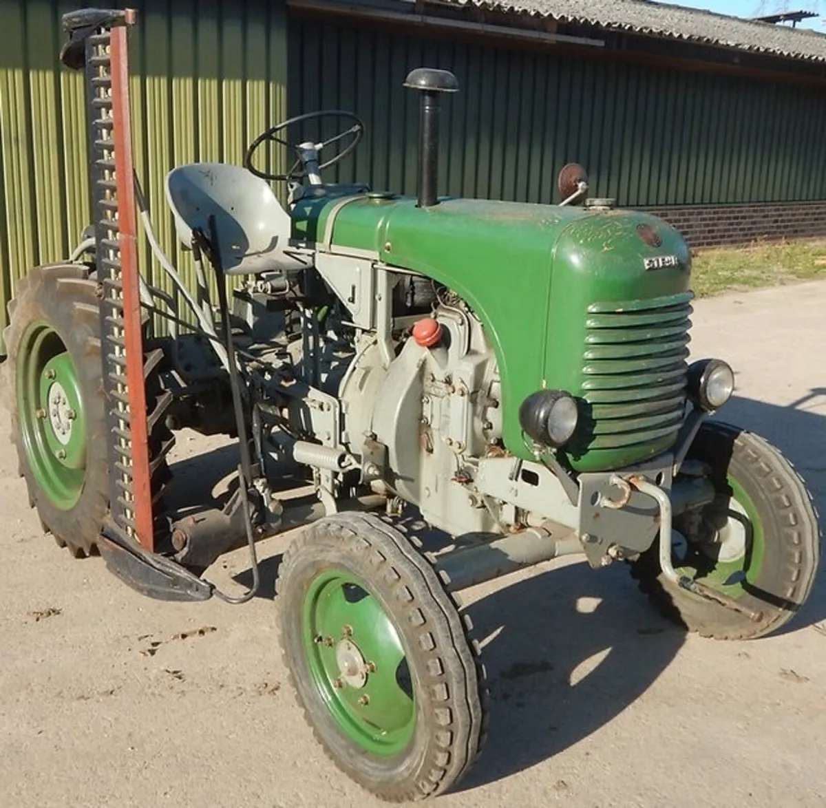Vintage Tractor - Image 1