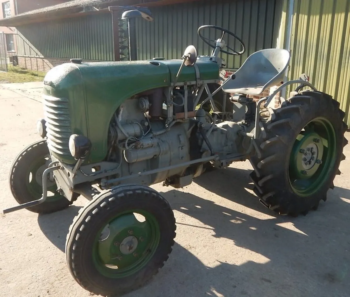Vintage Tractor - Image 2