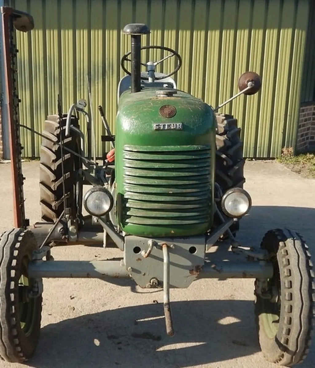 Vintage Tractor - Image 3