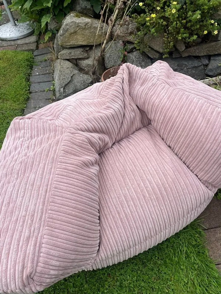 Lounge Pug bean bag (there are 2) FREE DELIVERY - Image 3