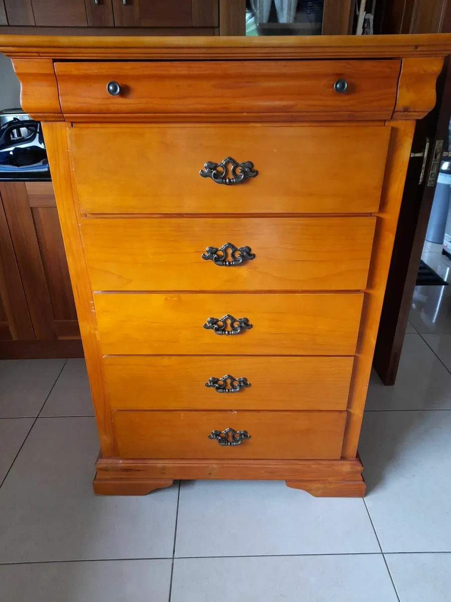 Bedroom furniture - Image 1