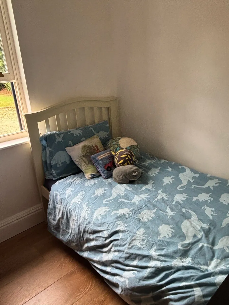 Cream wooden single bed - Image 2