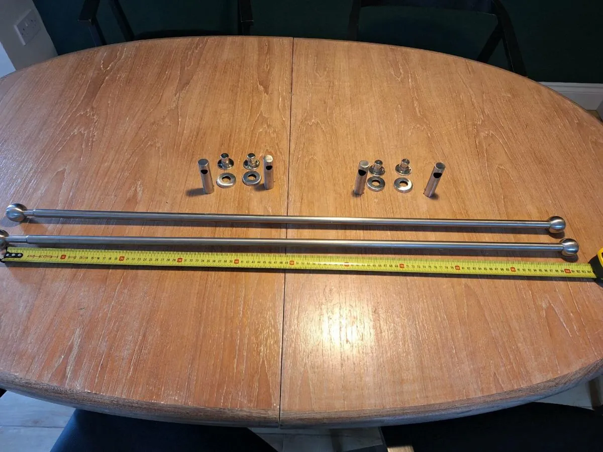 Extendible curtain poles, lamp shades - Image 1