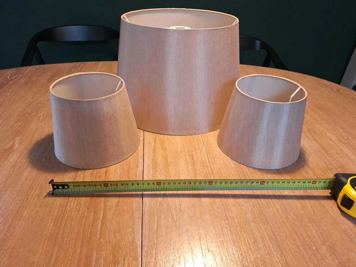 Extendible curtain poles, lamp shades - Image 2