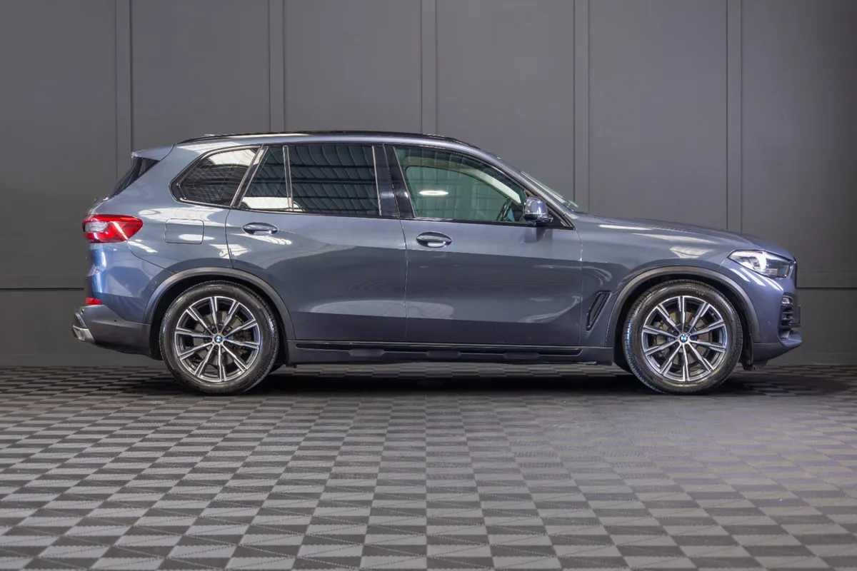2019 BMW X5 X-Drive 30d X-Line 5 Seat N1 Crewcab - Image 2