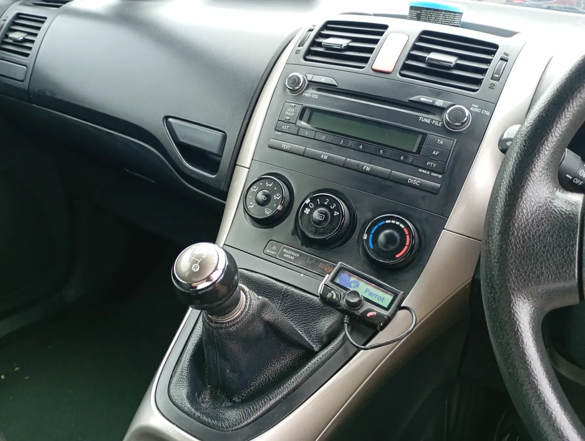 Toyota Auris 2008 - Image 4