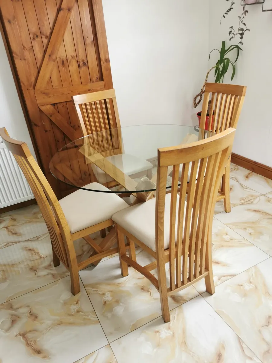 Dining table with 4 chairs - Image 1