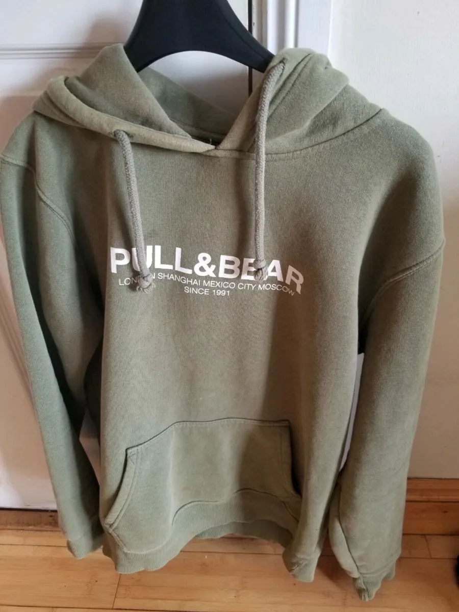 Nike clothing size small - Image 3