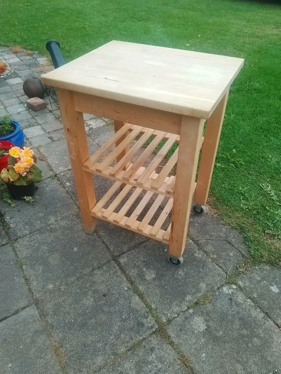Butchers block on wheels - Image 1