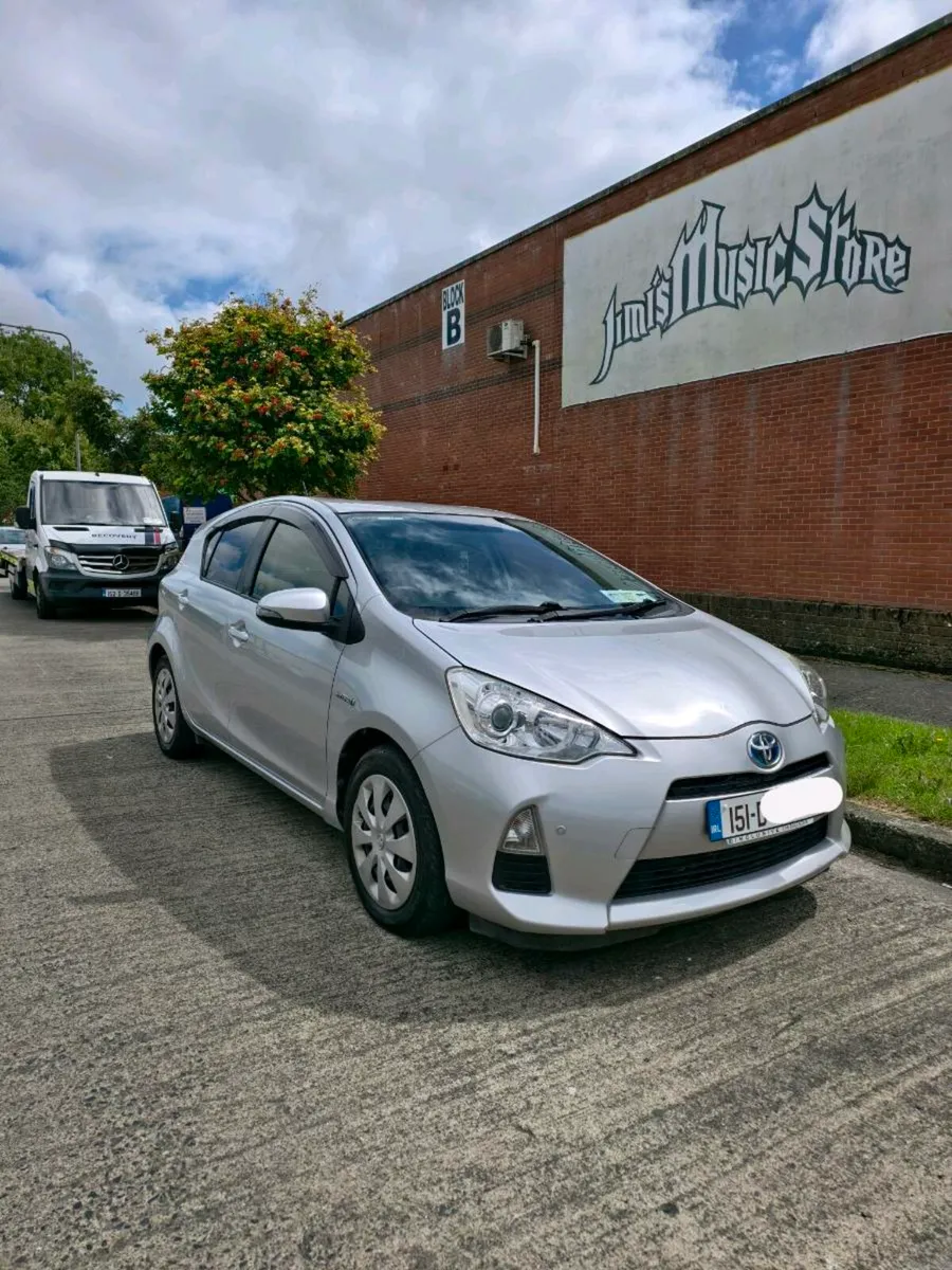 Automatic Hybrid Toyota Aqua 2015 Alarm/Inmobilize - Image 3