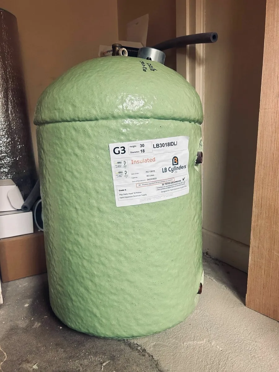 Nearly New 95L Insulated Water Tank - Image 2