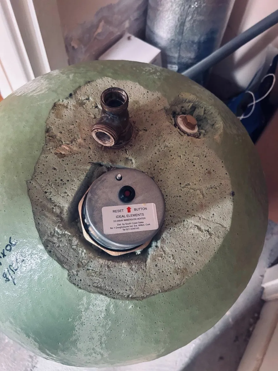 Nearly New 95L Insulated Water Tank - Image 4