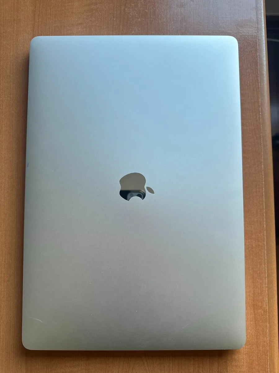 MacBook Pro 15" (2016) – i7 / 16GB RAM / 512GB SSD - Image 1