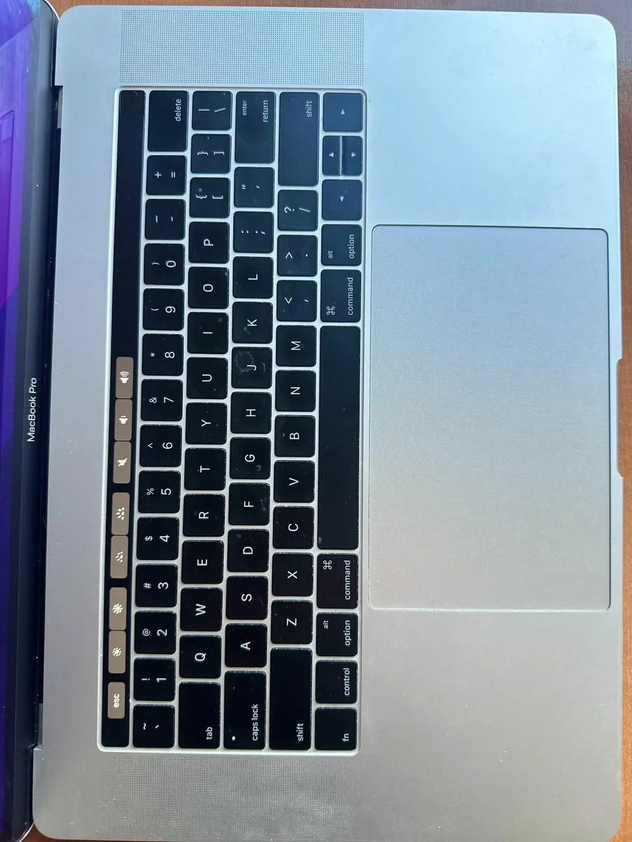 MacBook Pro 15" (2016) – i7 / 16GB RAM / 512GB SSD - Image 3