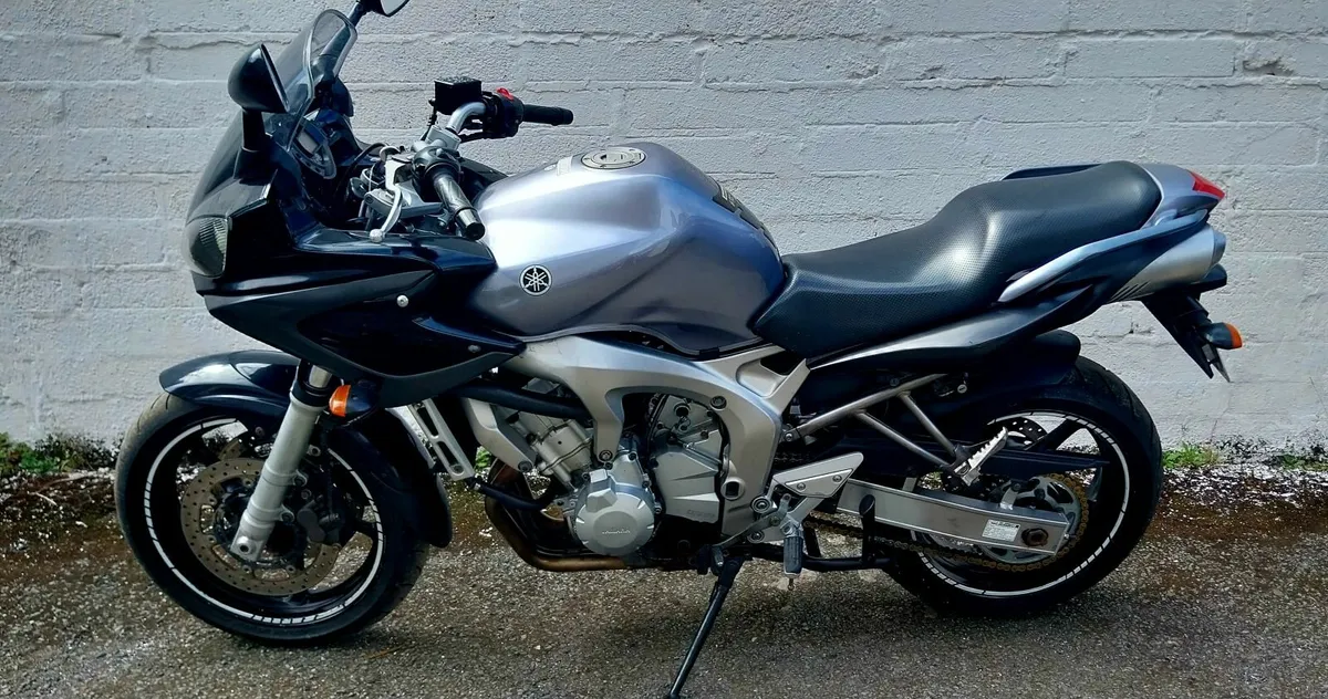 10 YAMAHA FAZER 600 - Image 1